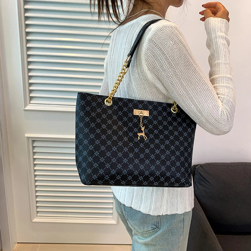 The Signature Everyday Tote